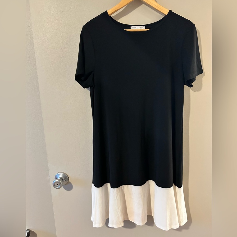Annalee & Hope black and white color block tshirt dress, size large